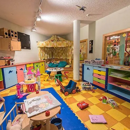 Alpenrose Leading Family &