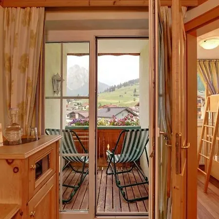 Alpenrose Leading Family &