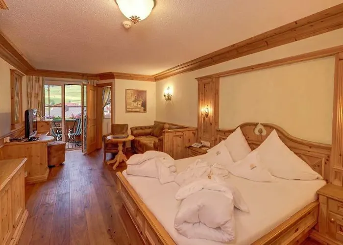 Alpenrose Leading Family & 4*