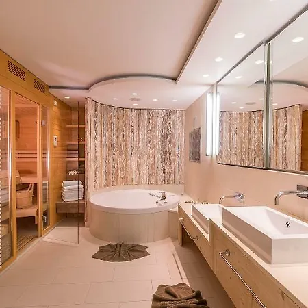 מלון Alpenrose Leading Family & לרמוס