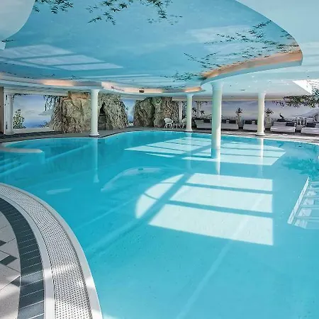 Alpenrose Leading Family & מלון לרמוס