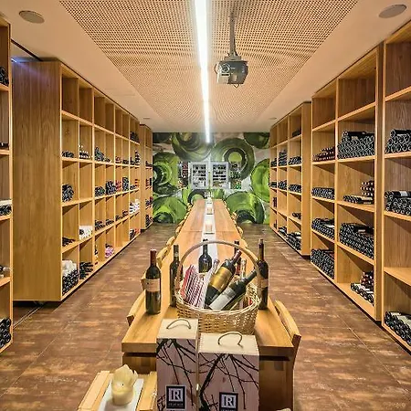 Alpenrose Leading Family & לרמוס