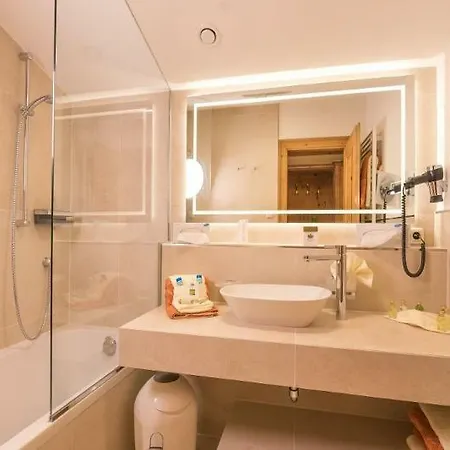 Alpenrose Leading Family & מלון 4*